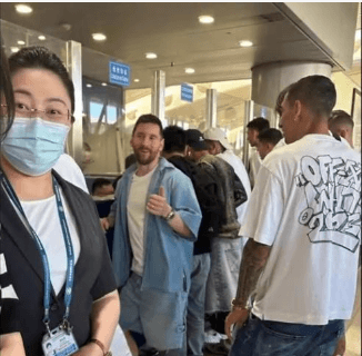梅西带错护照